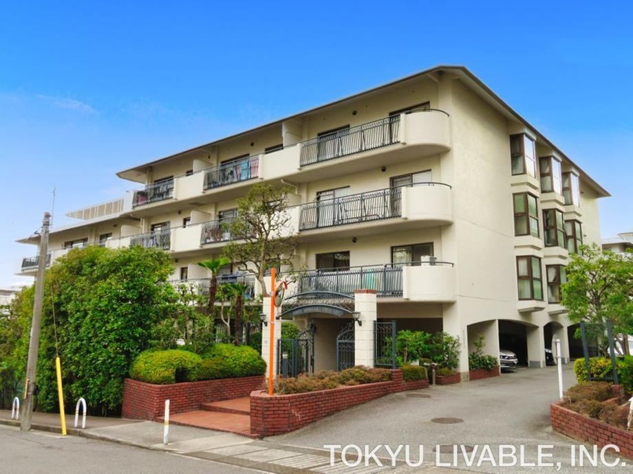 4LDK apartment in Ashiya, Hyogo - Photo 1