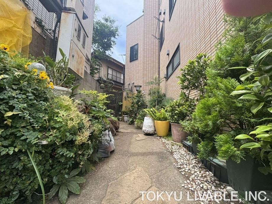 4LDK house in Nerima Ward, Tokyo - Photo 1