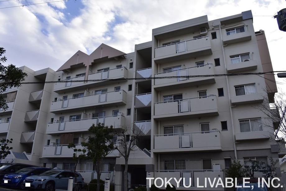 3LDK apartment in Takatsuki, Osaka - Photo 1