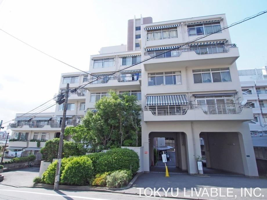 3LDK apartment in Meguro Ward, Tokyo - Photo 1