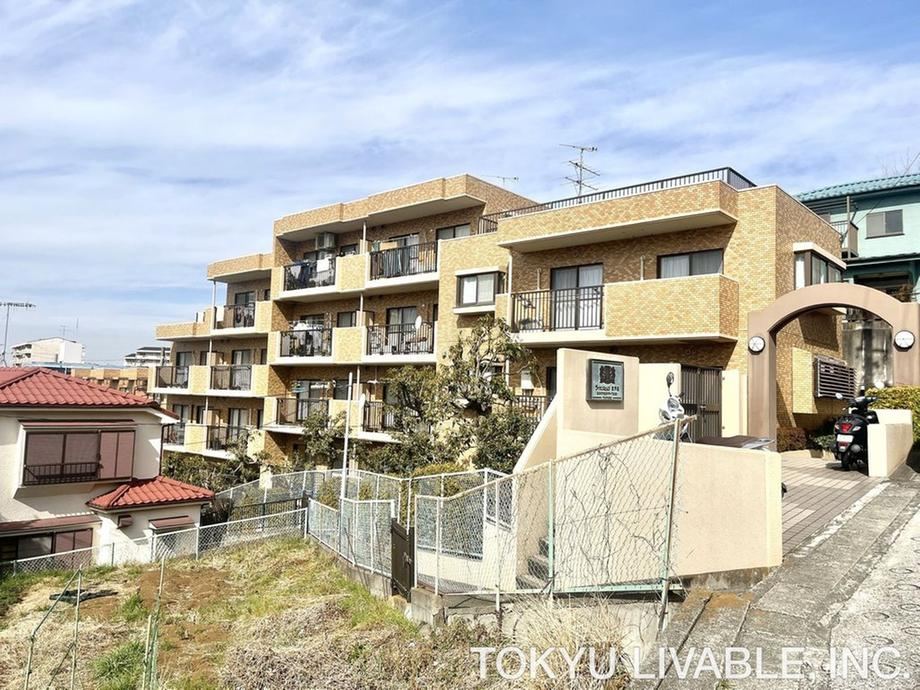 3DK apartment in Totsuka Ward, Yokohama, Kanagawa - Photo 1