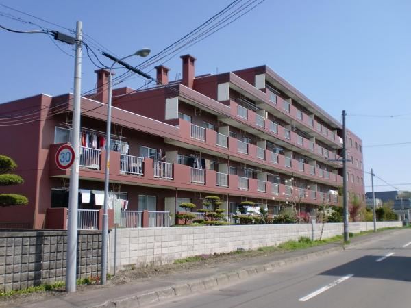 4LDK apartment in Chitose, Hokkaido - Photo 1
