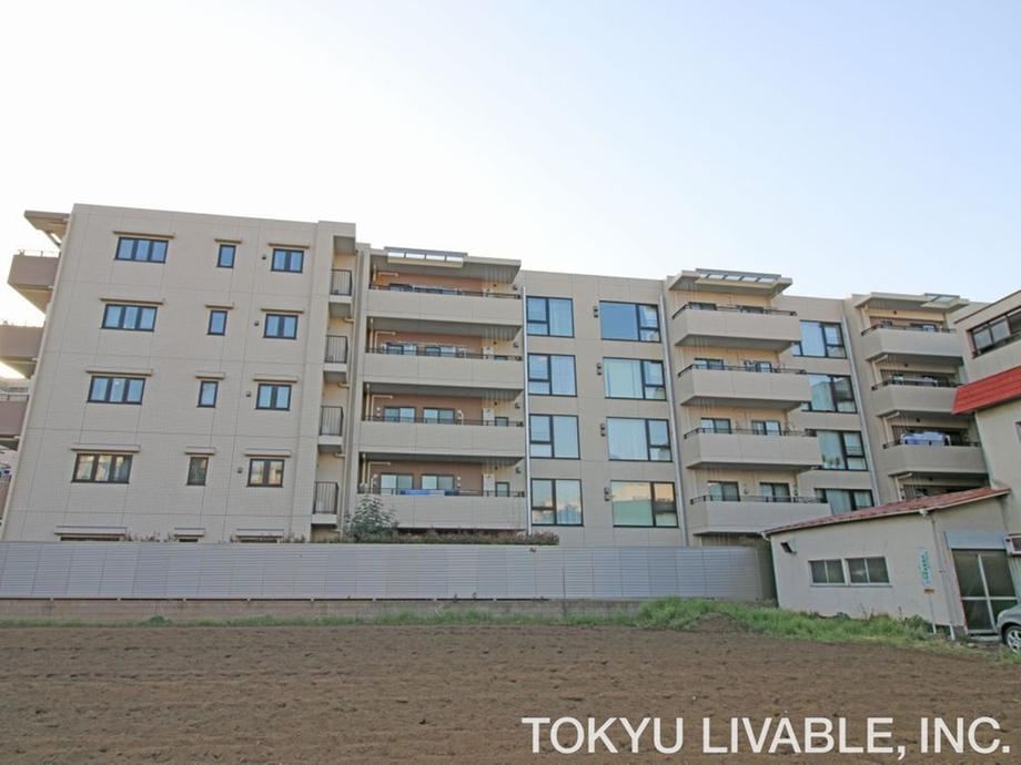 3LDK apartment in Chofu, Tokyo - Photo 1