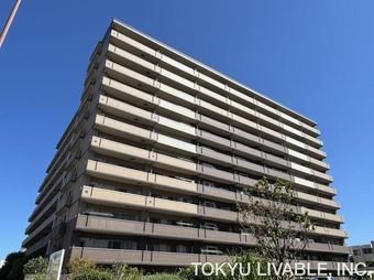 4LDK apartment in Higashi Ward