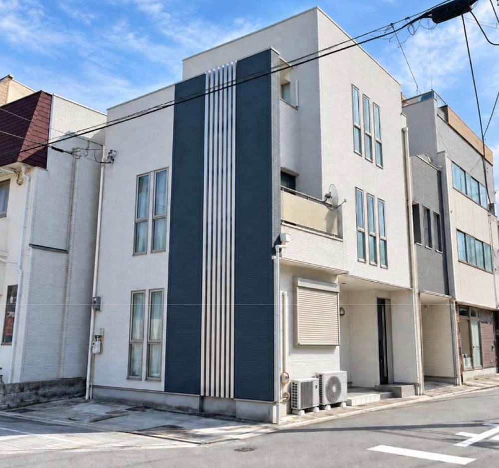 4LDK house in Joto Ward, Osaka - Photo 1