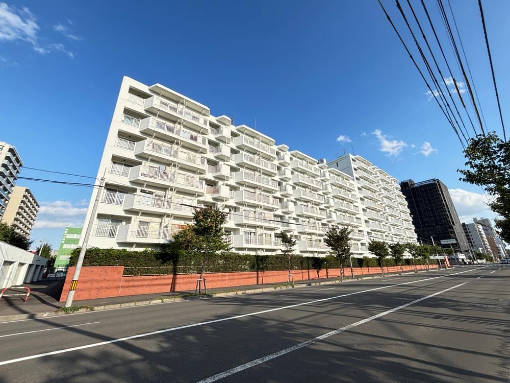 4LDK apartment in Chuo Ward, Sapporo, Hokkaido - Photo 1