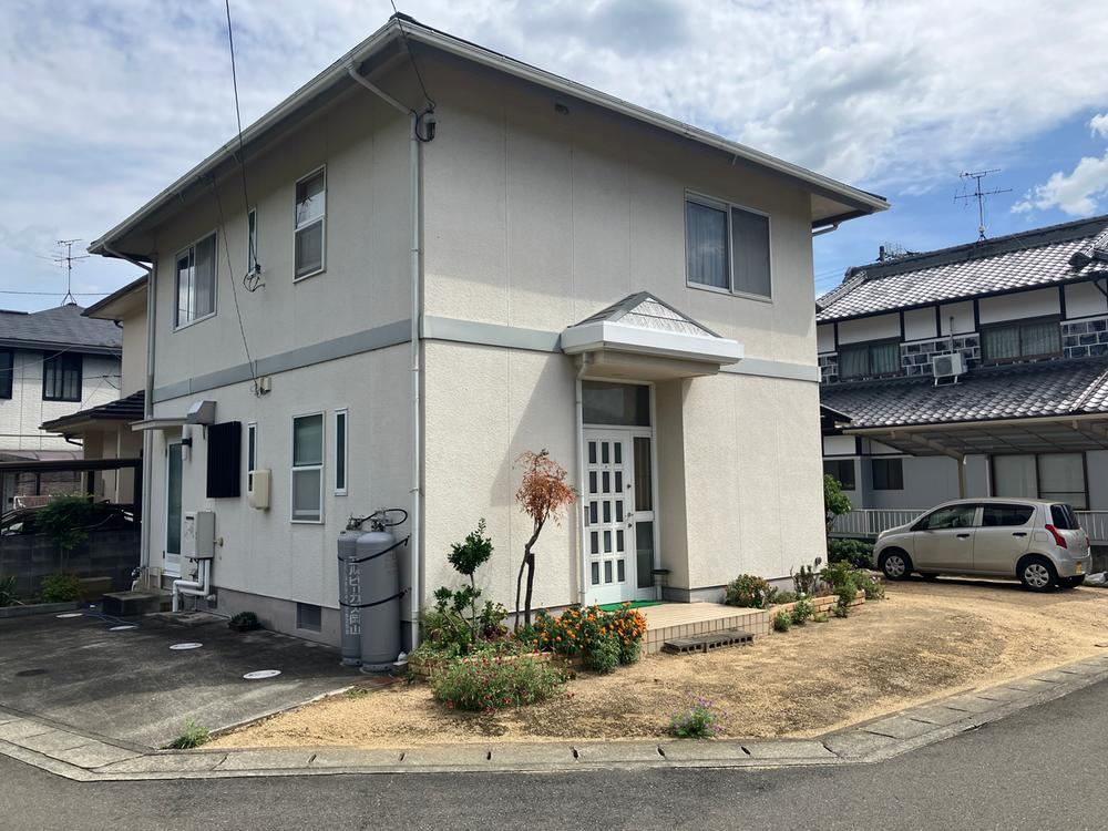 4LDK house in Higashi Ward, Okayama - Photo 1
