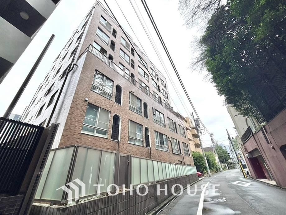 1DK apartment in Shibuya Ward, Tokyo - Photo 1