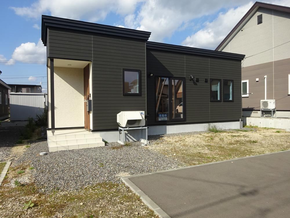 2LDK house in Tomakomai, Hokkaido - Photo 1