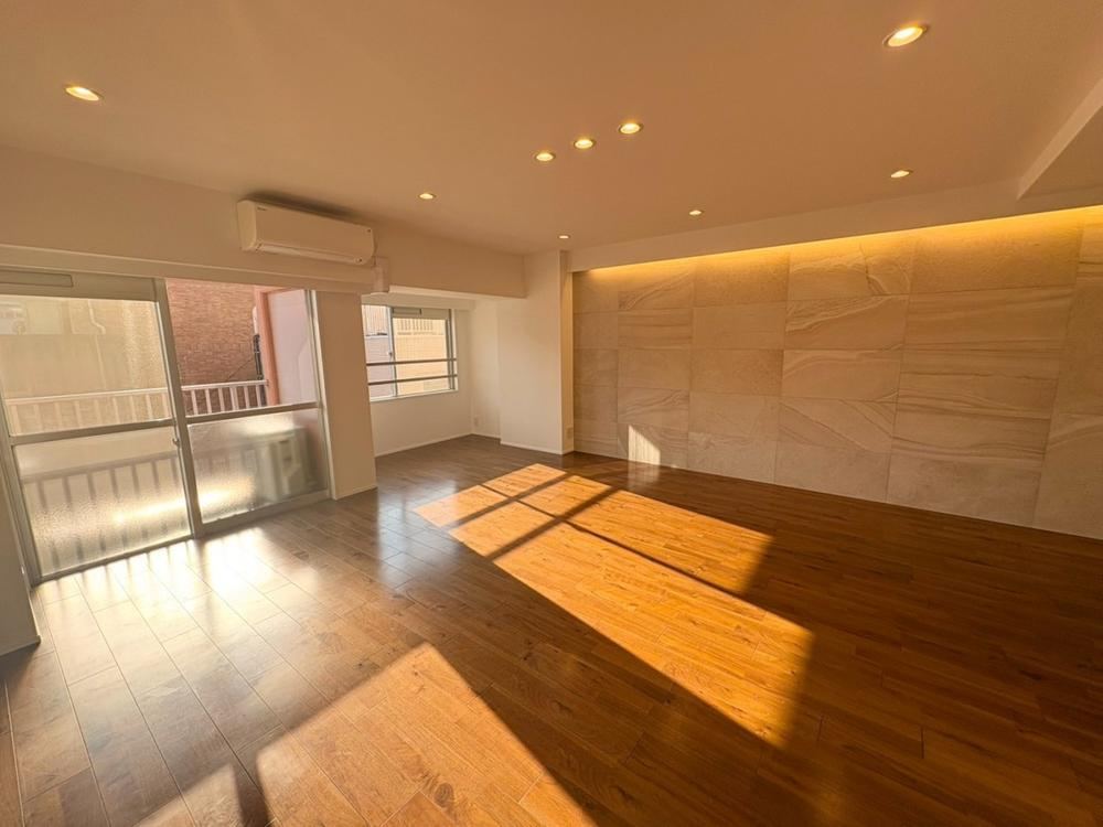 2LDK apartment in Shibuya Ward, Tokyo - Photo 1