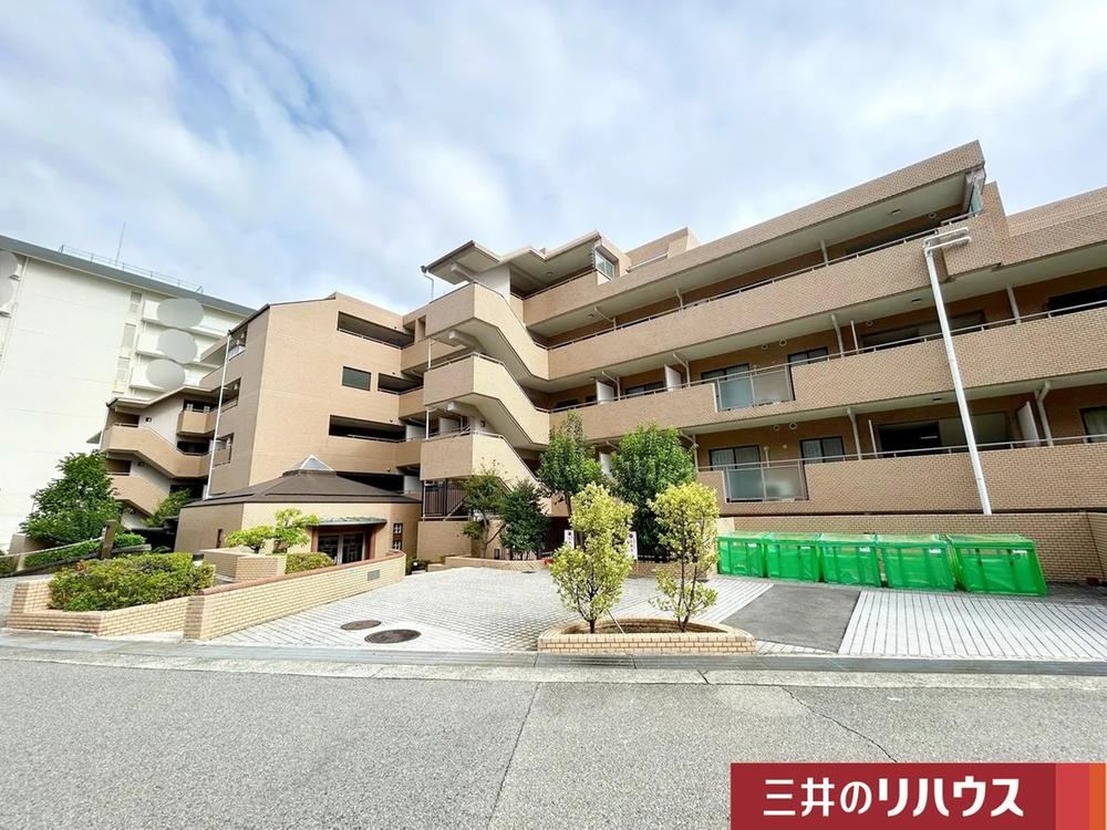 5LDK apartment in Ashiya, Hyogo - Photo 1