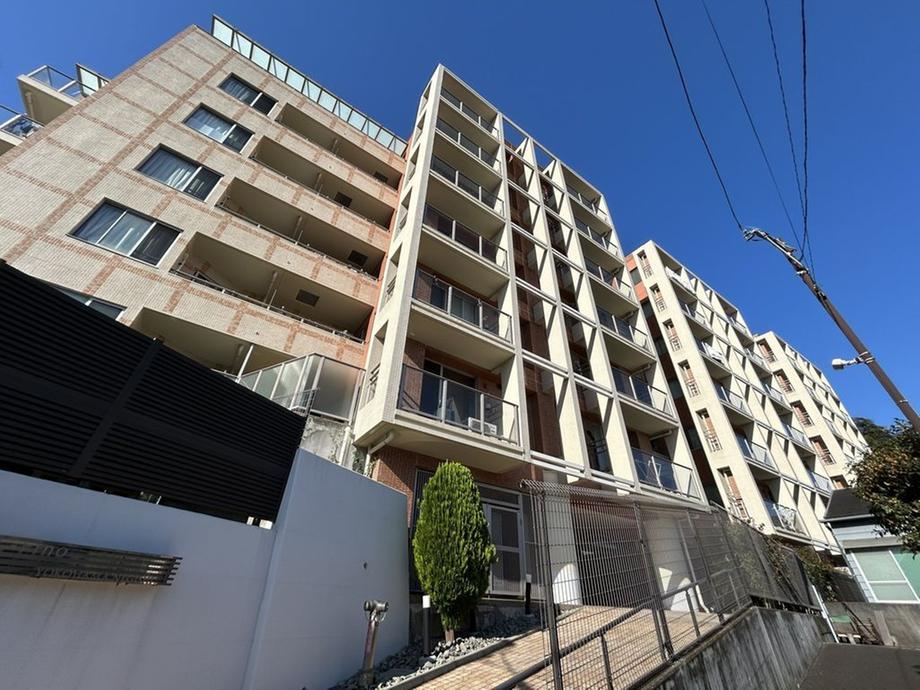 3LDK apartment in Isogo Ward, Yokohama, Kanagawa - Photo 1