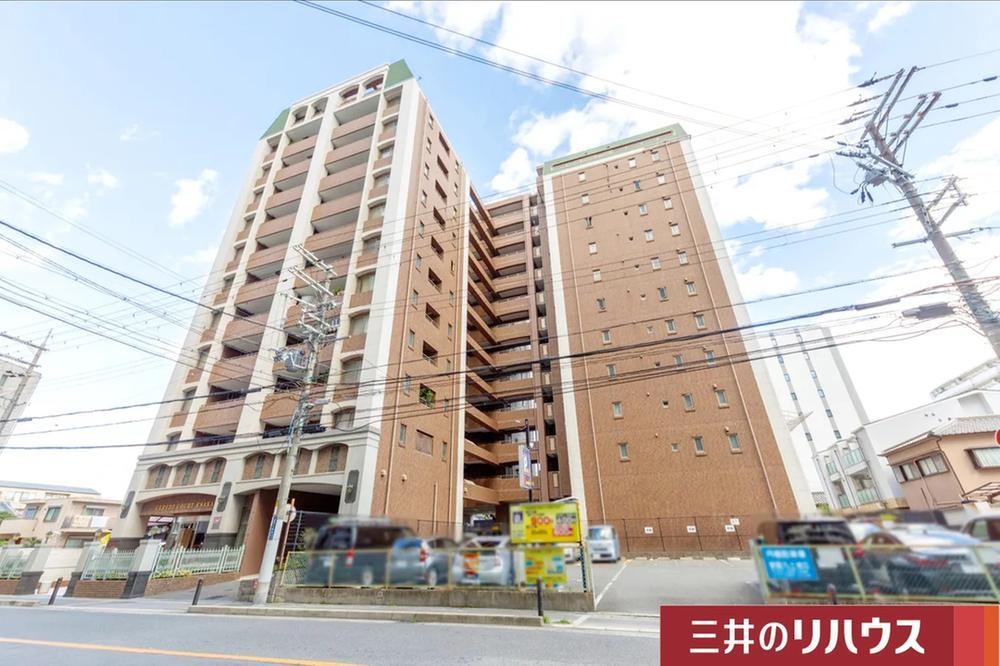 3LDK apartment in Suita, Osaka - Photo 1