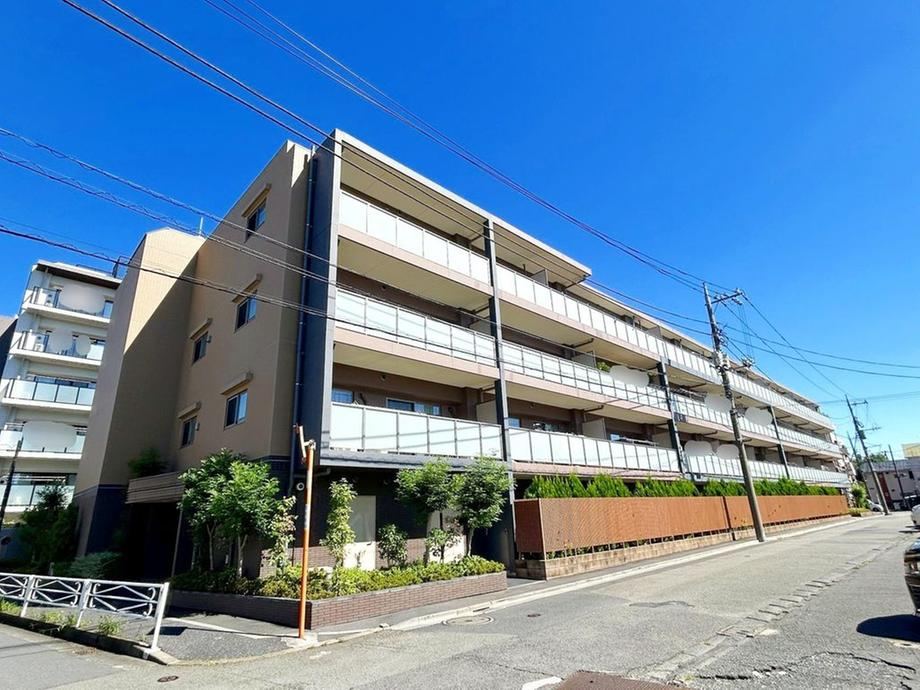 3LDK apartment in Fuchu, Tokyo - Photo 1