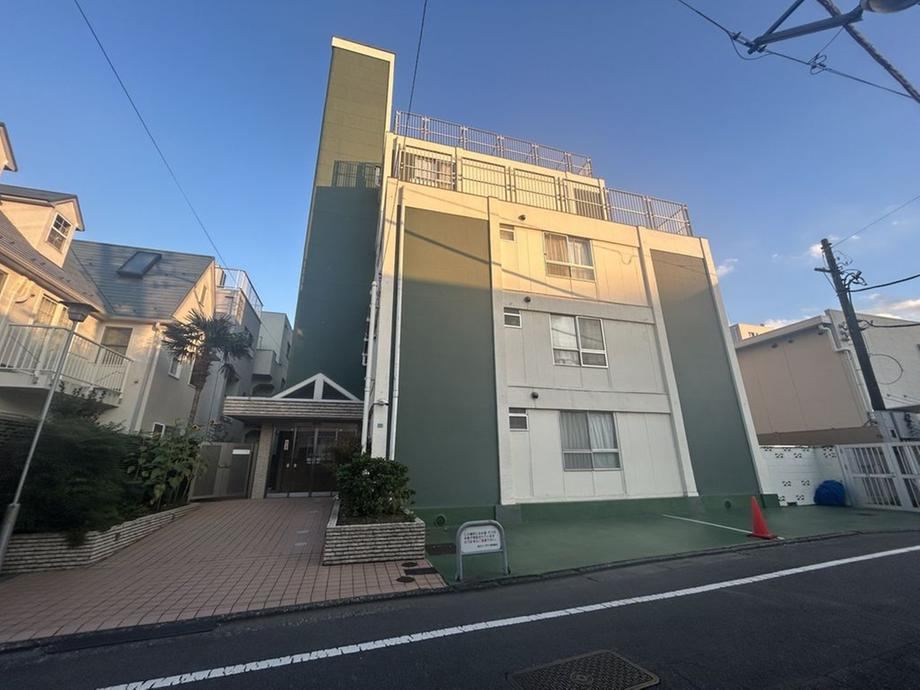 2DK apartment in Toshima Ward, Tokyo - Photo 1