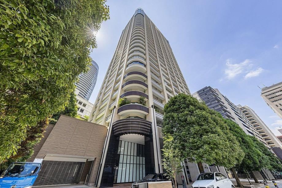 2LDK apartment in Minato Ward, Tokyo - Photo 1