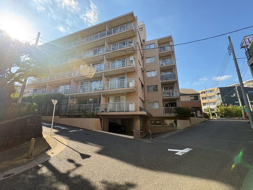 3LDK apartment in Shinagawa Ward, Tokyo - Photo 1