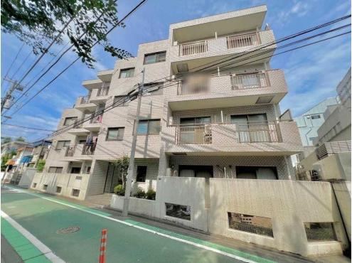 1LDK apartment in Shinjuku Ward, Tokyo - Photo 1