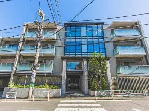 2LDK+S apartment in Shibuya Ward, Tokyo - Photo 1