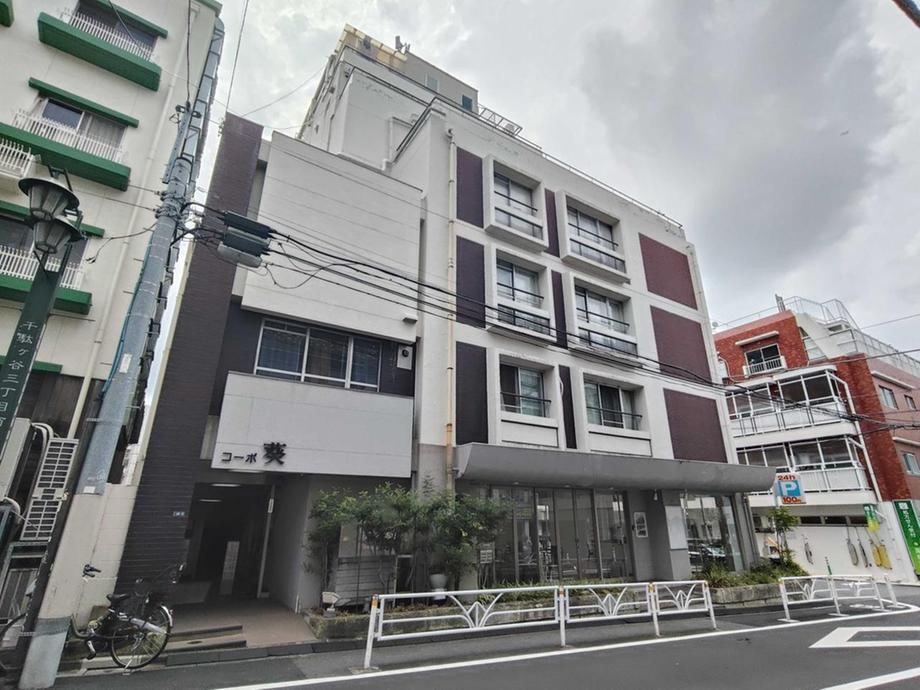 4LDK apartment in Shibuya Ward, Tokyo - Photo 1