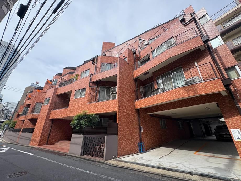 1LDK apartment in Shibuya Ward, Tokyo - Photo 1