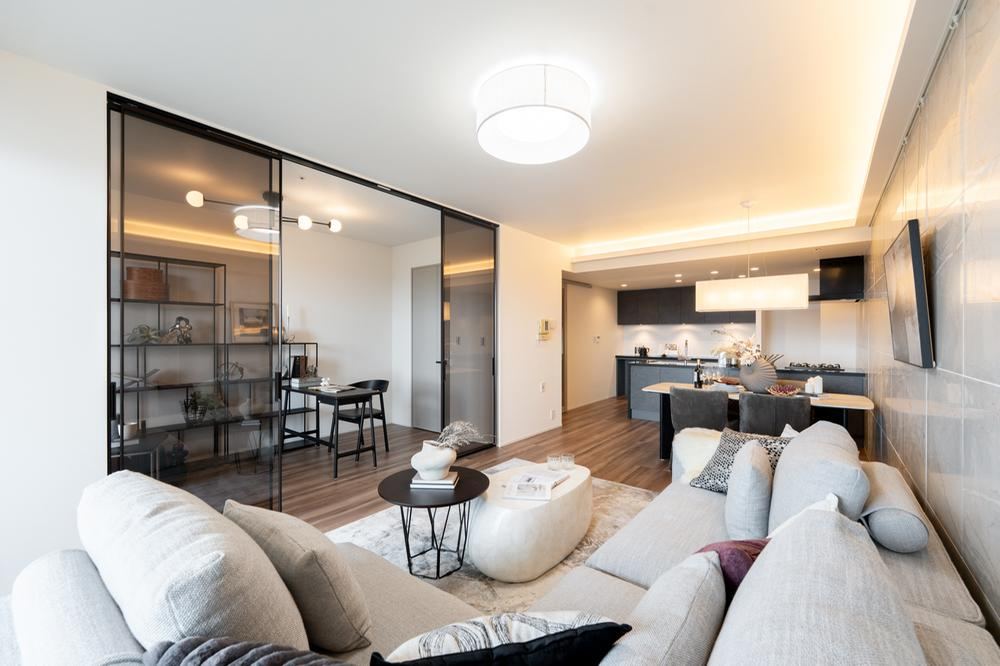 3LDK+S apartment in Minato Ward, Tokyo - Photo 1