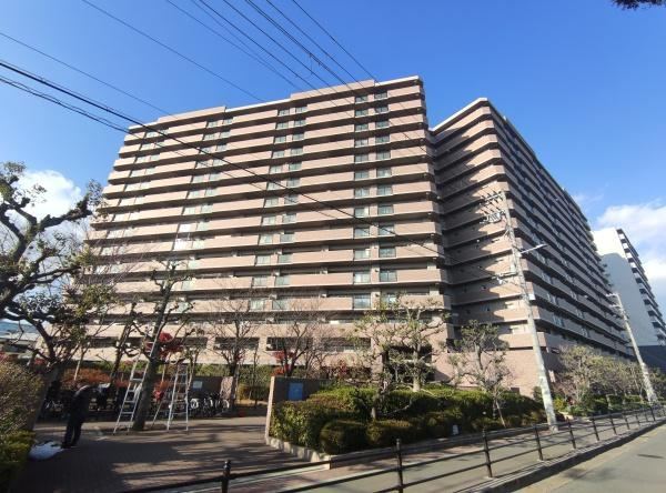 3LDK apartment in Nishiyodogawa Ward, Osaka - Photo 1