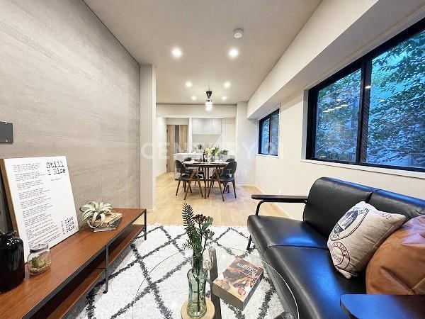 2LDK apartment in Meguro Ward, Tokyo - Photo 1