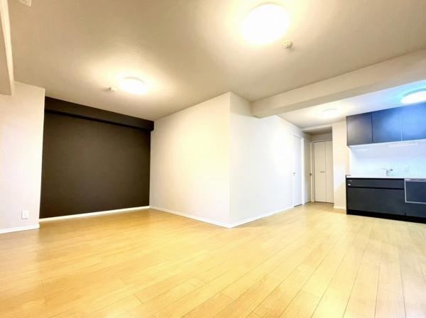2LDK apartment in Higashiyodogawa Ward, Osaka - Photo 1