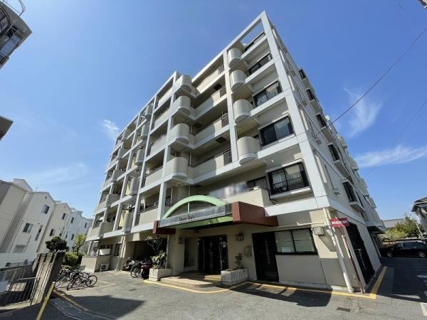 4LDK apartment in Settsu, Osaka - Photo 1