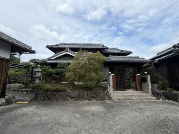 9LDK house in Ikoma, Nara - Photo 1