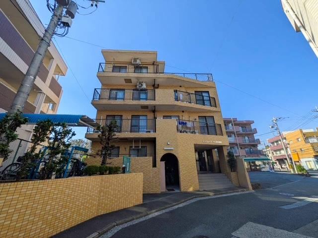 3LDK apartment in Konan Ward, Yokohama, Kanagawa - Photo 1