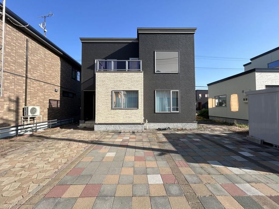 4LDK house in Eniwa, Hokkaido - Photo 1