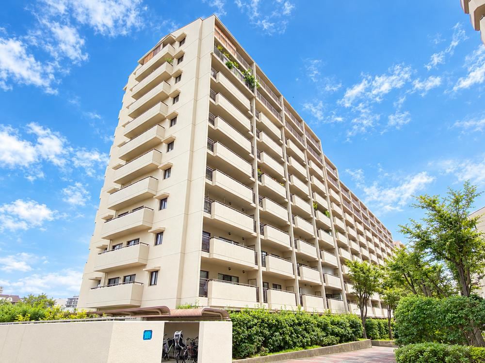 4LDK apartment in Suita, Osaka - Photo 1