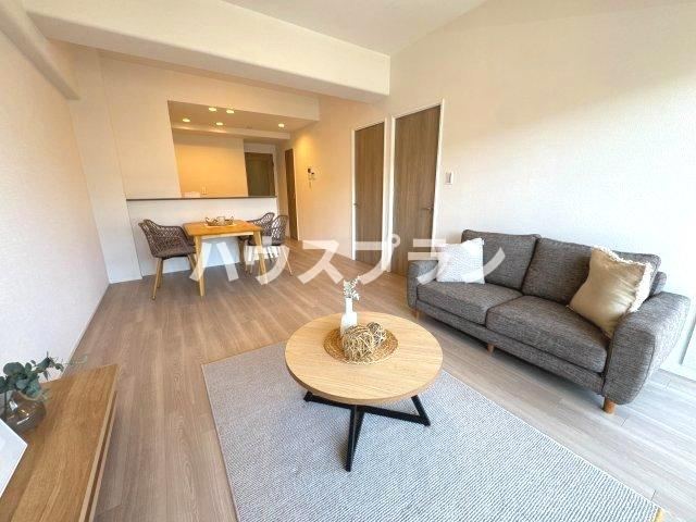 4LDK apartment in Neyagawa, Osaka - Photo 1