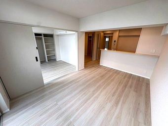 3LDK apartment in Higashi Ward
