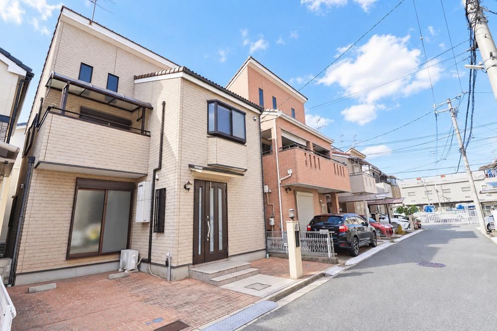 4LDK house in Higashiosaka, Osaka - Photo 1