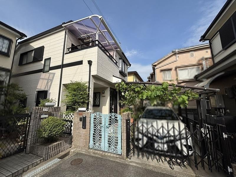 4LDK house in Hirakata, Osaka - Photo 1