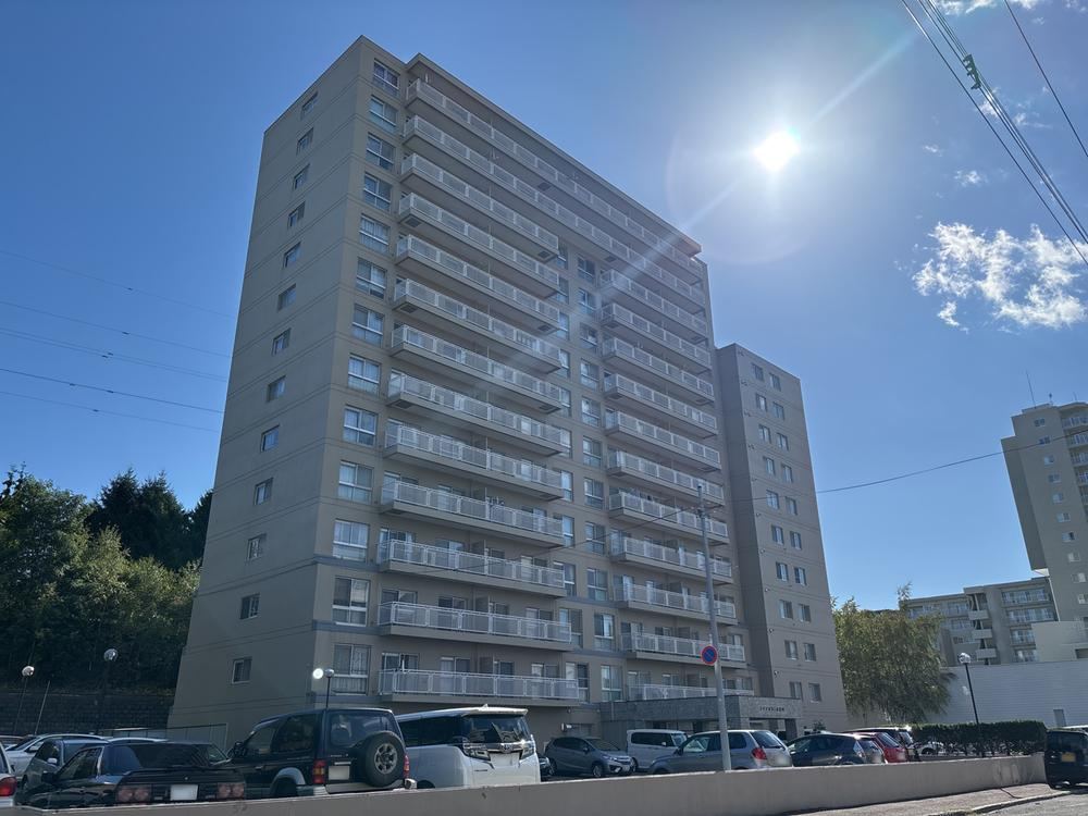 2LDK apartment in Toyohira Ward, Sapporo, Hokkaido - Photo 1