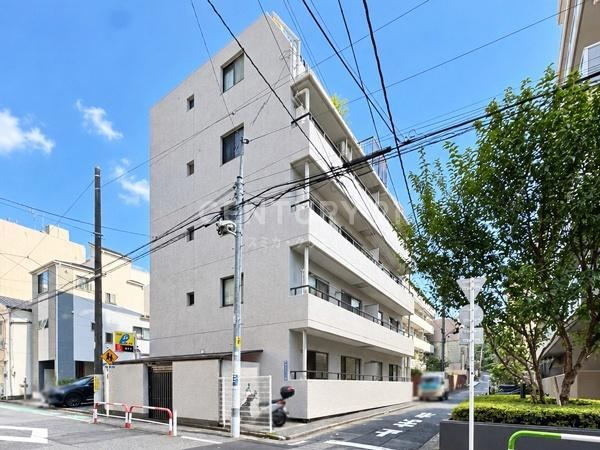 2LDK apartment in Shinjuku Ward, Tokyo - Photo 1