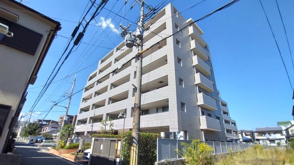 3LDK apartment in Amagasaki, Hyogo - Photo 1