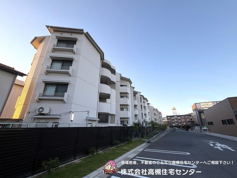 3LDK apartment in Takatsuki, Osaka - Photo 1