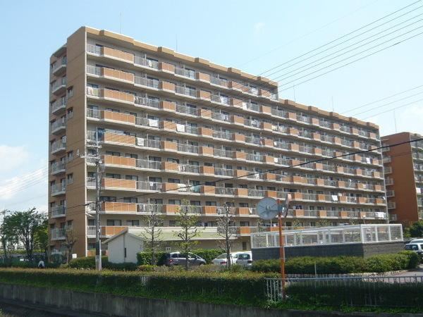 4DK apartment in Ibaraki, Osaka - Photo 1