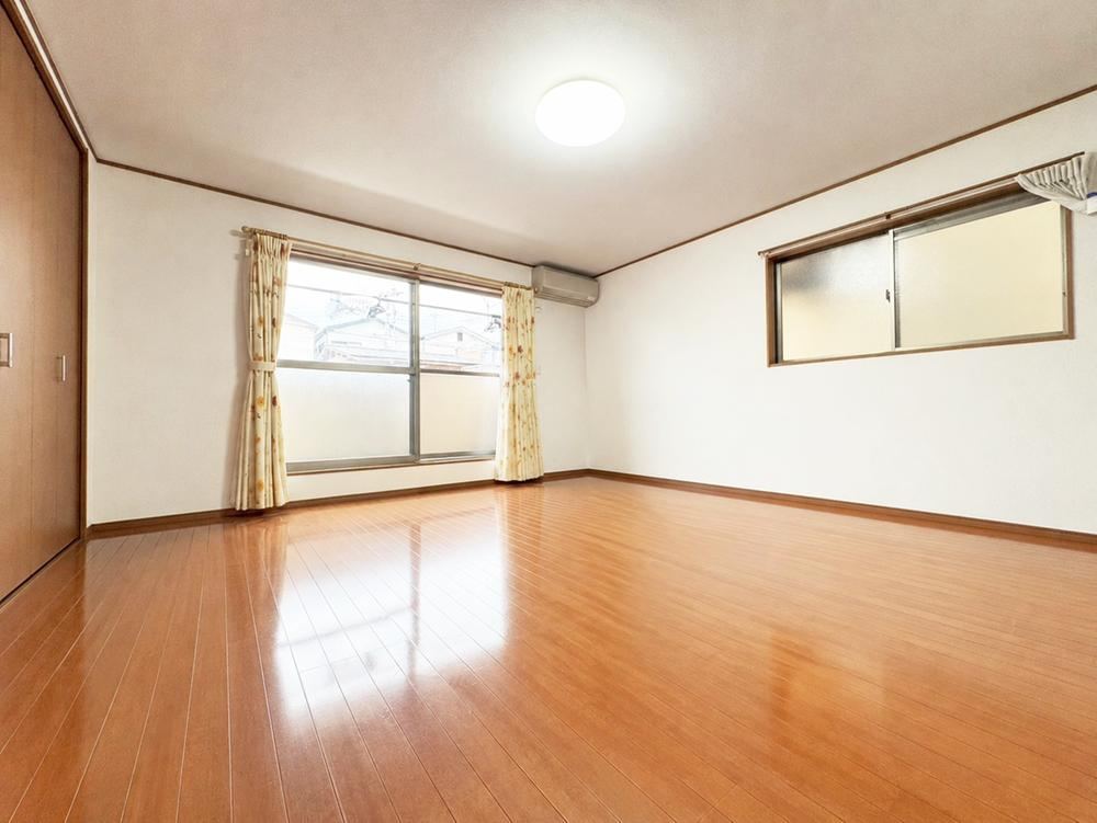 4LDK house in Yao, Osaka - Photo 1