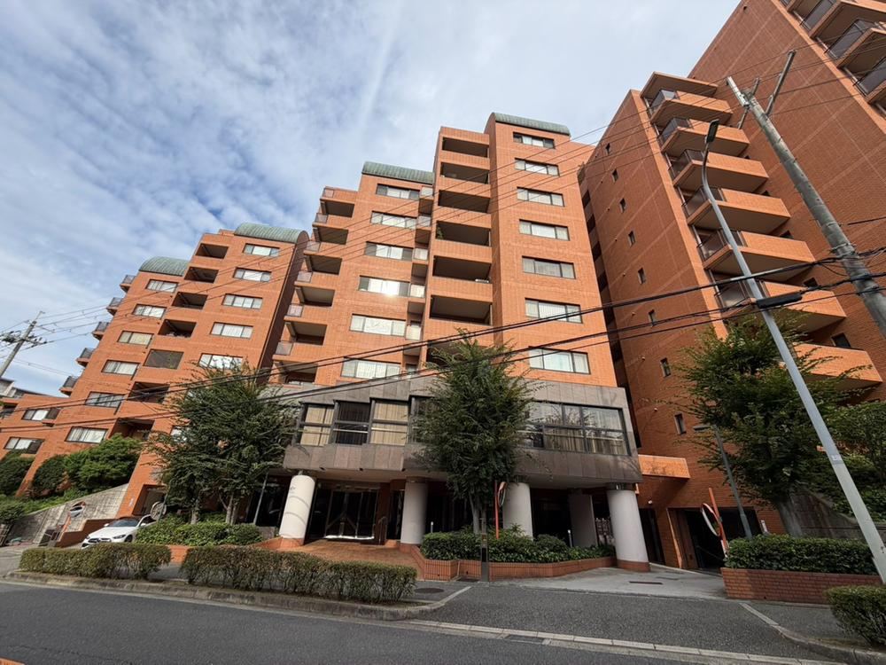 3LDK apartment in Toyonaka, Osaka - Photo 1