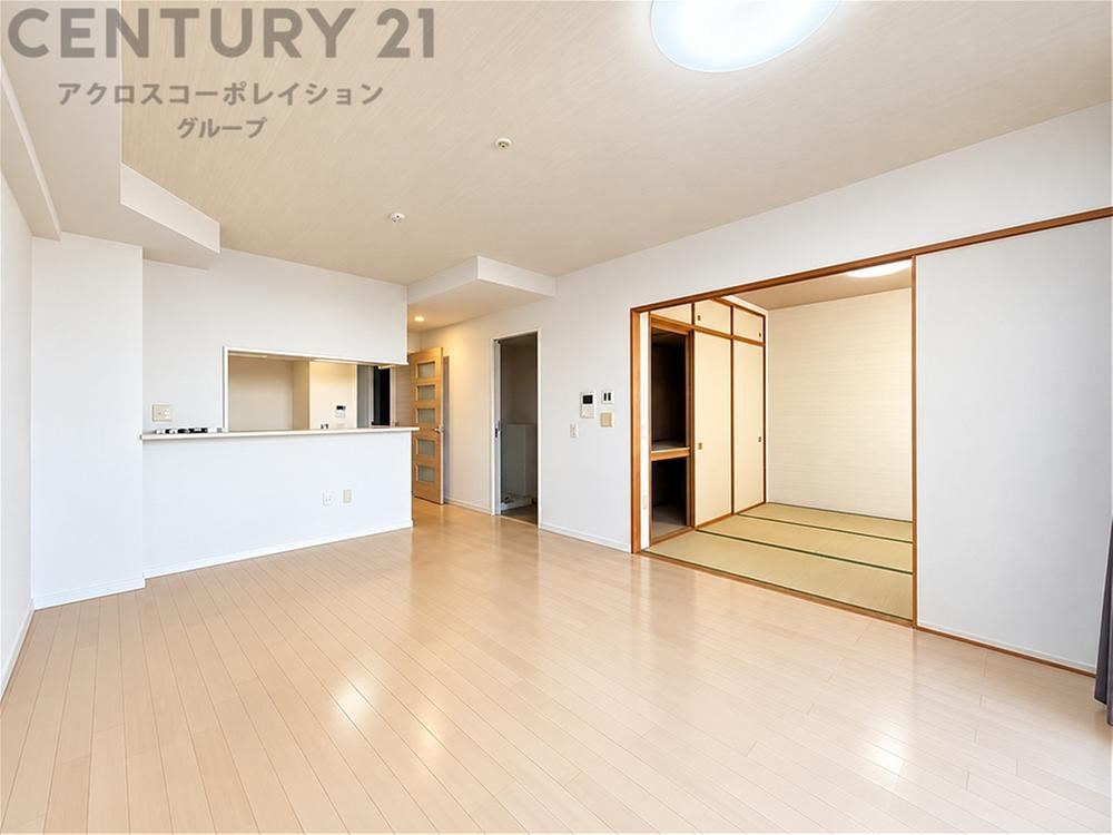 3LDK apartment in Amagasaki, Hyogo - Photo 1