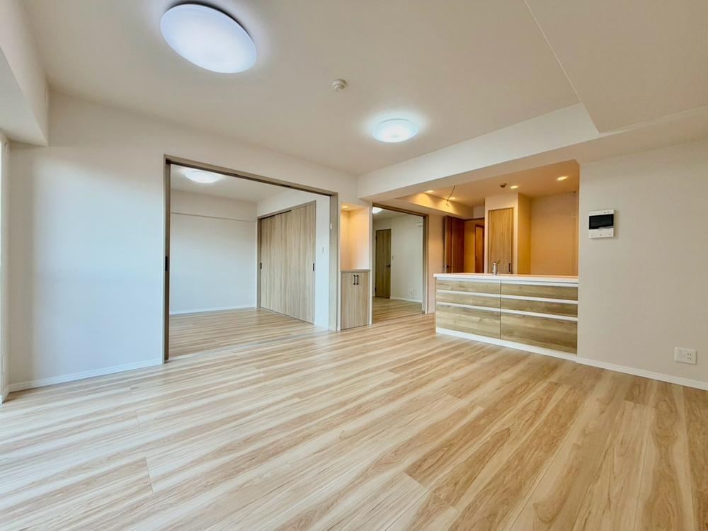 4LDK apartment in Suita, Osaka - Photo 1