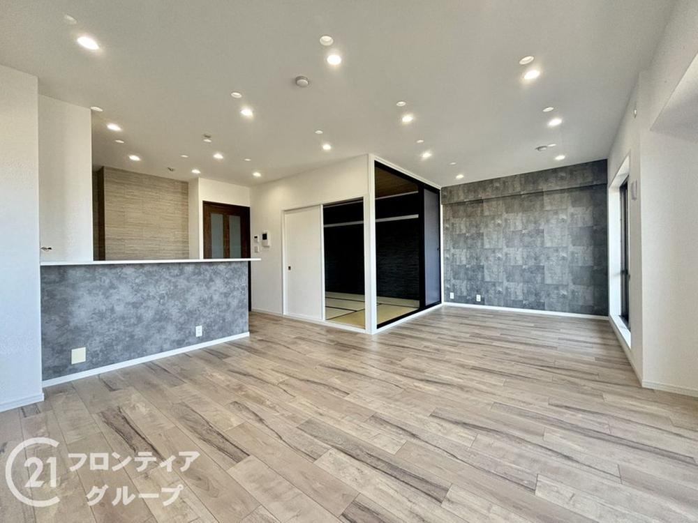 3LDK apartment in Neyagawa, Osaka - Photo 1