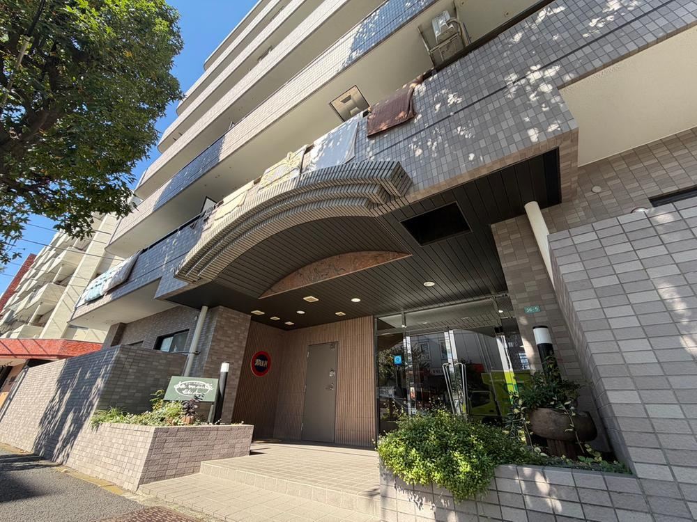2LDK apartment in Nakano Ward, Tokyo - Photo 1
