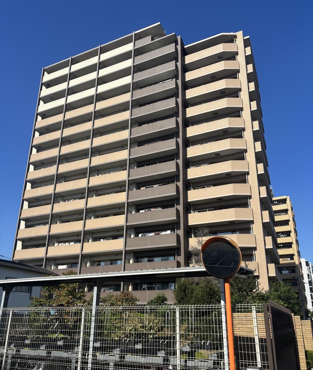 3LDK apartment in Warabi, Saitama - Photo 1